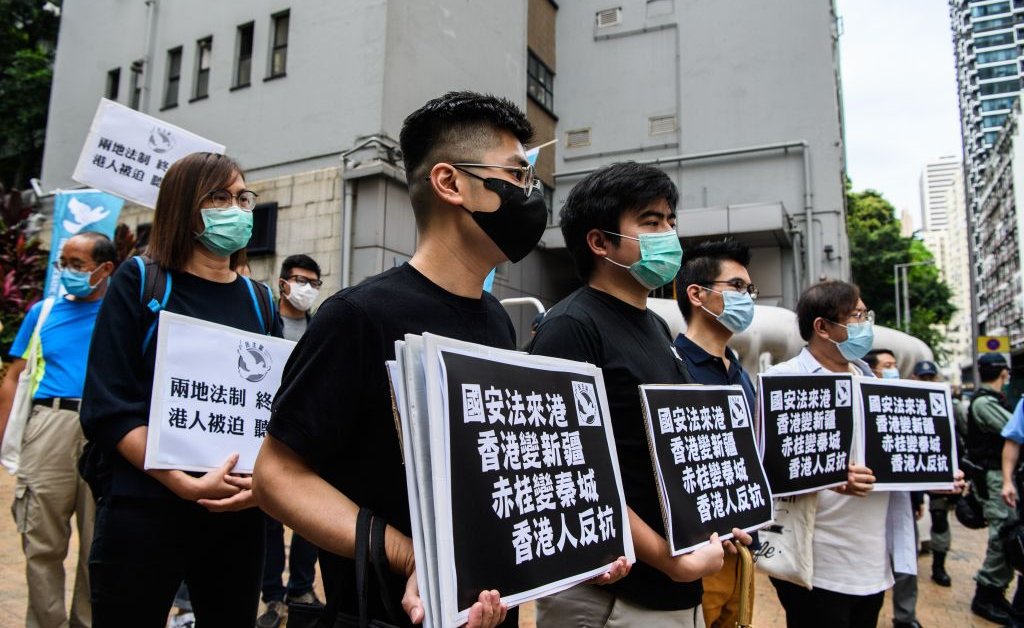 Китай проталкивает спорный закон о национальной безопасности Гонконга. Вот что нужно знать thumbnail