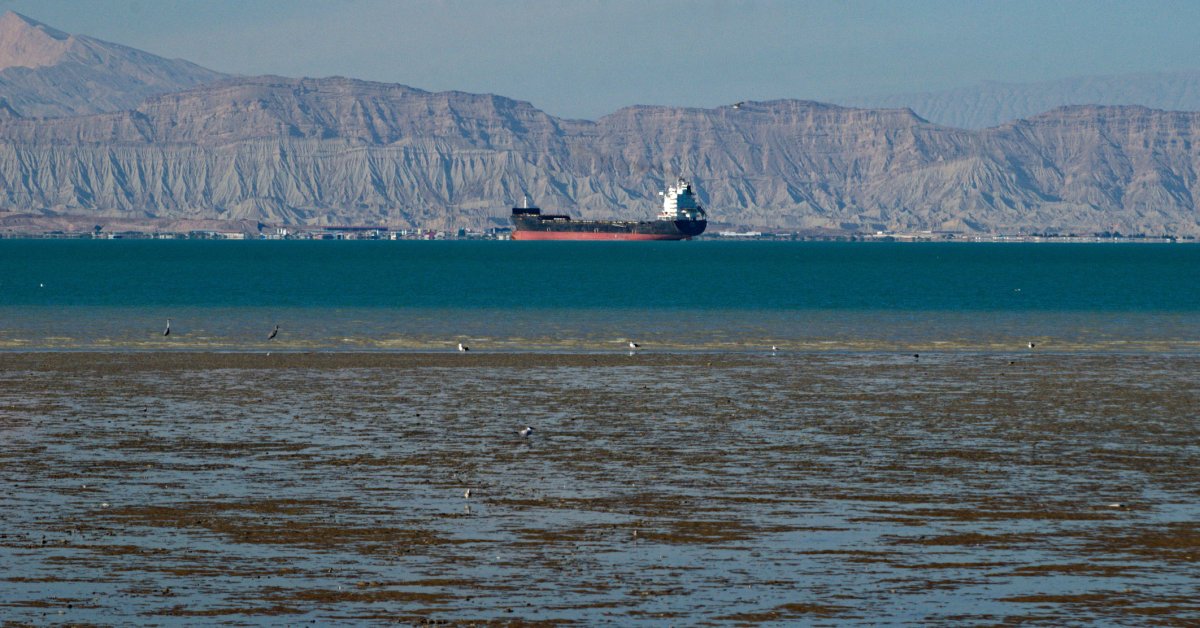 5 иранских танкеров направляются в Венесуэлу на фоне повышенной напряженности между США и Тегераном thumbnail