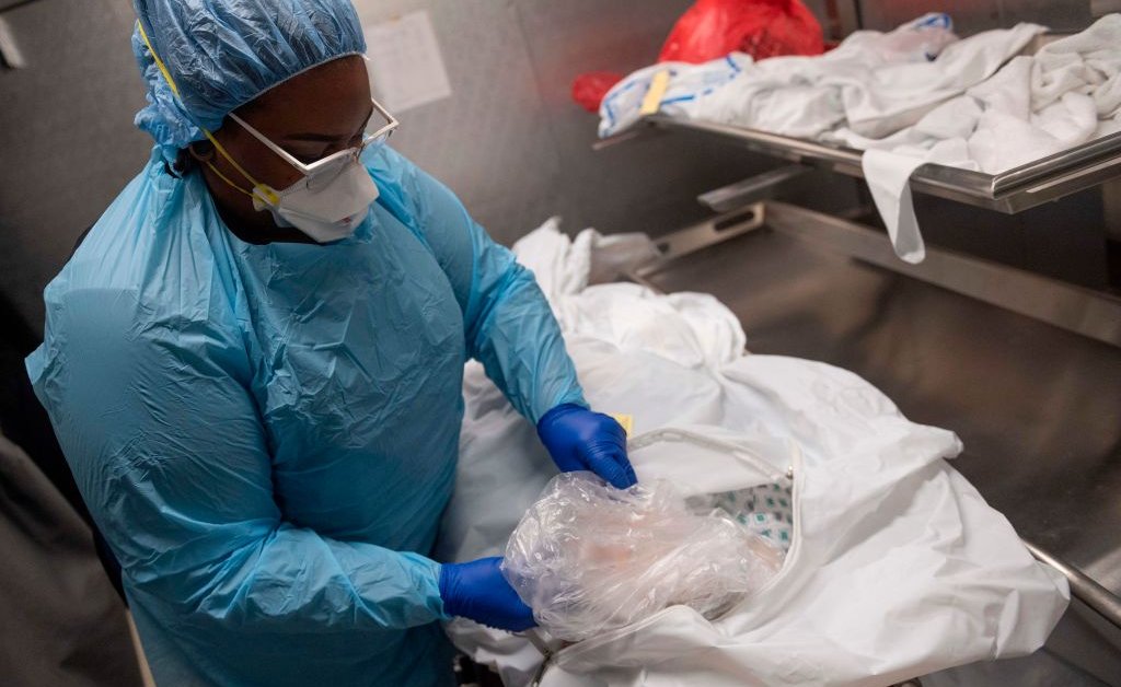 Мэриленд превращает каток во временный морг для хранения тел во время пандемии коронавируса thumbnail