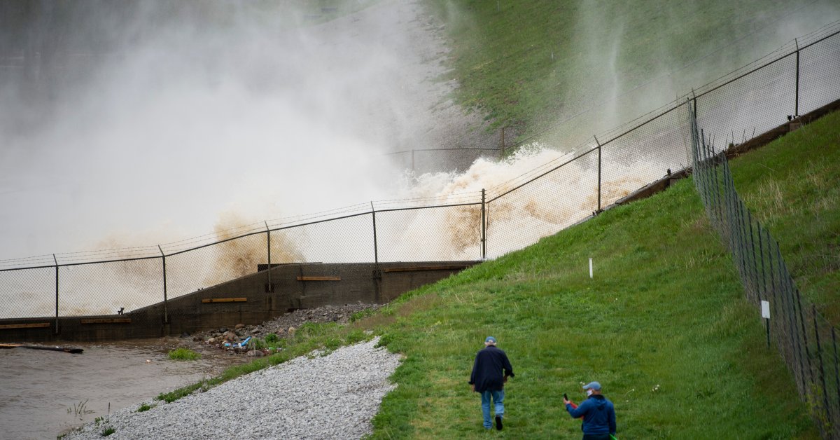 Мичиганская плотина повторила нарушения безопасности перед наводнением thumbnail