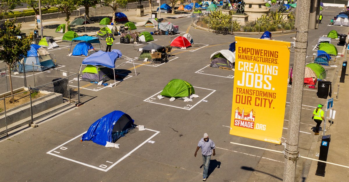 Сан-Франциско разрешает лагеря для бездомных в палатках, обеспечит водой и мусором thumbnail