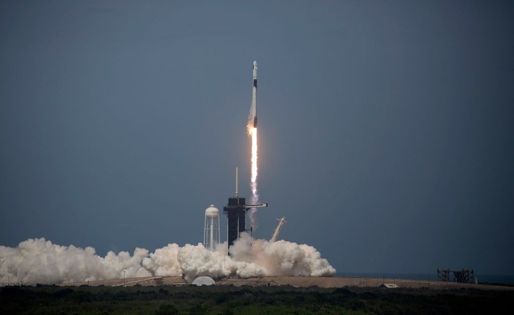 Запуск космического корабля SpaceX возвращает Америку в элитную группу космических держав thumbnail