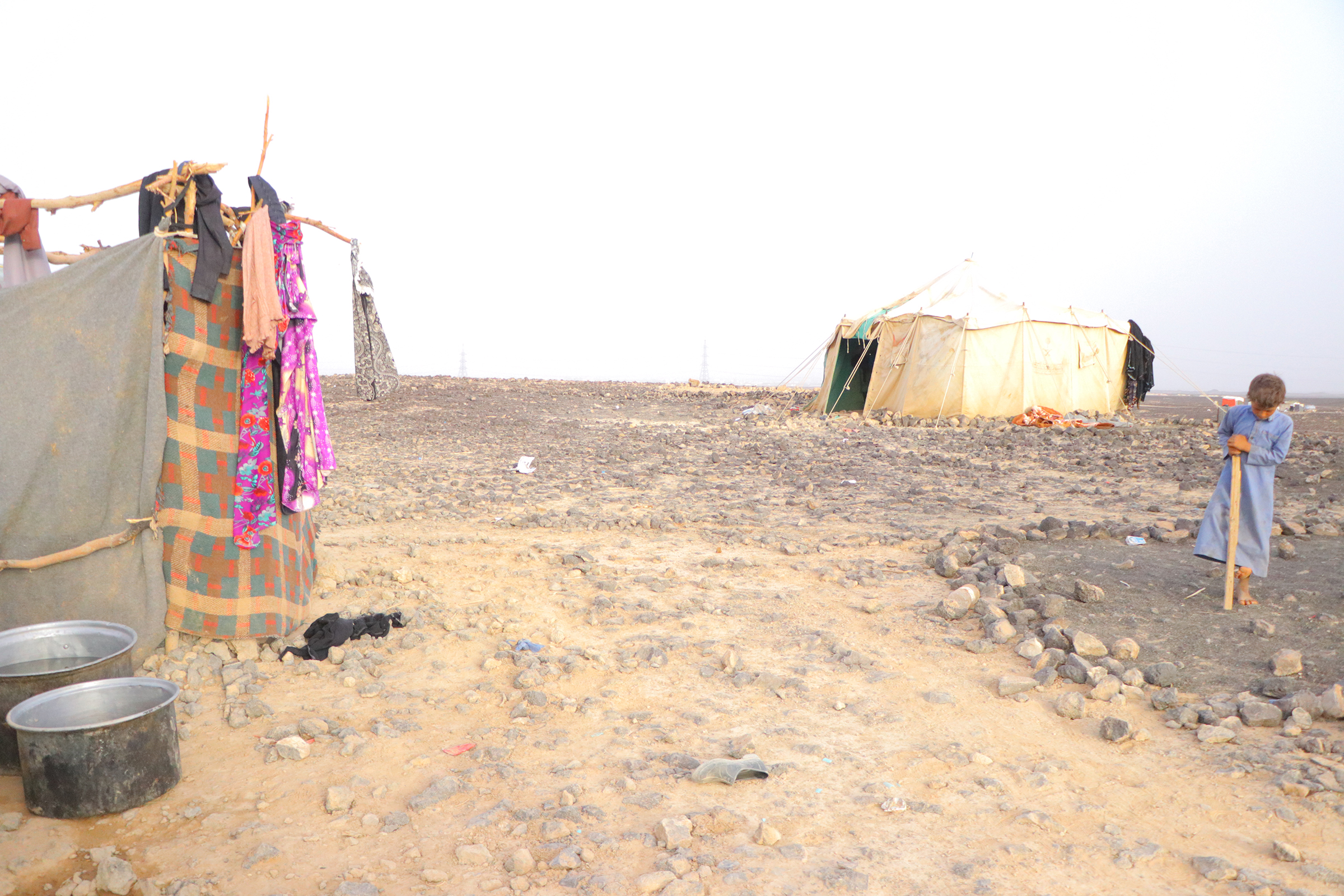 Al-Swaidah displacement camp in Yemen, though there is nothing to mark it as such: no running water, no toilets, no electricity. It is home for around 500 displaced families from Marib and Nihm. (Hassan Al-Homaidi—NRC)