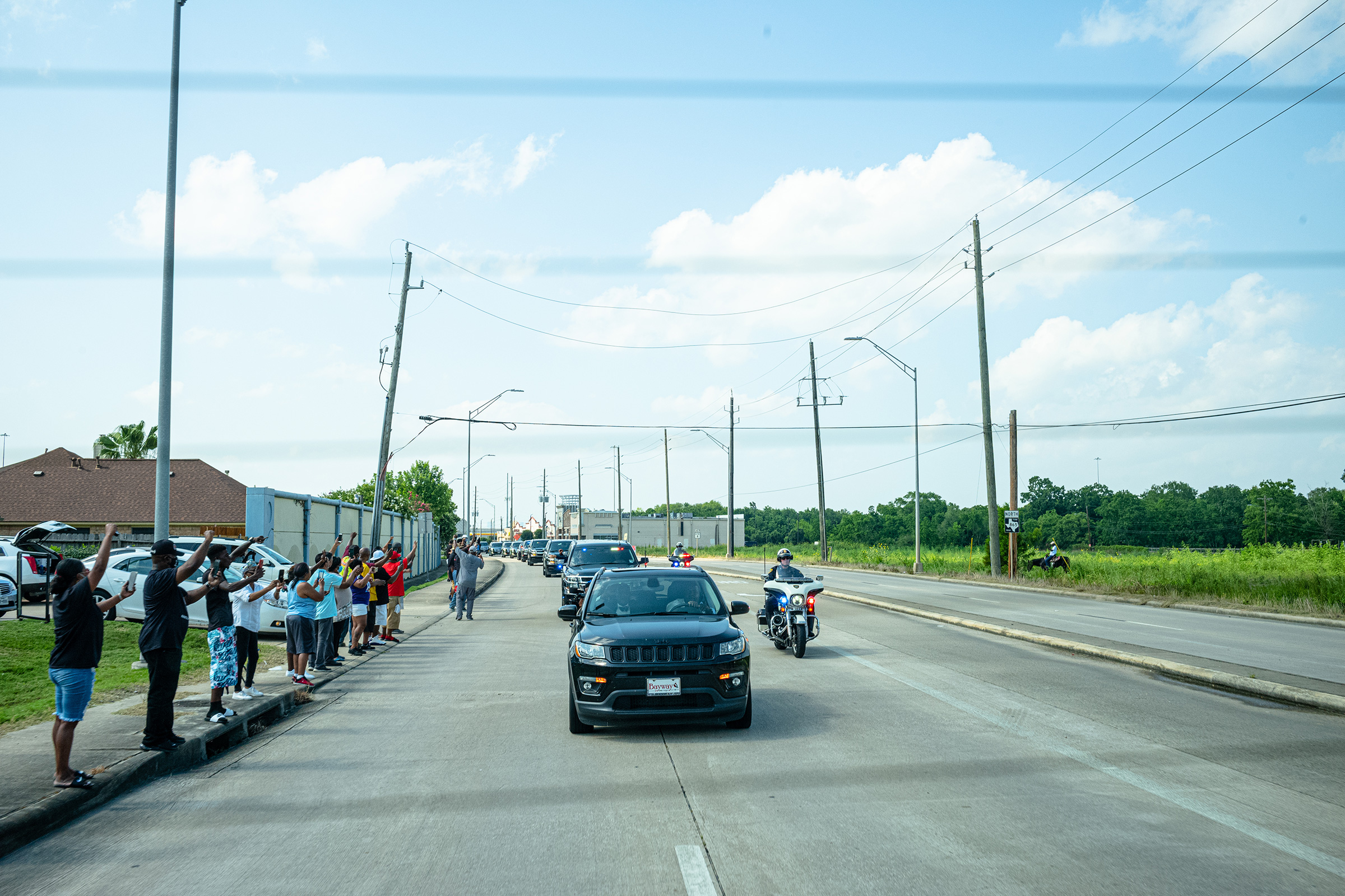Supporters line up to see George Floyd's funeral procession on Jun 9. (Ruddy Roye for TIME)