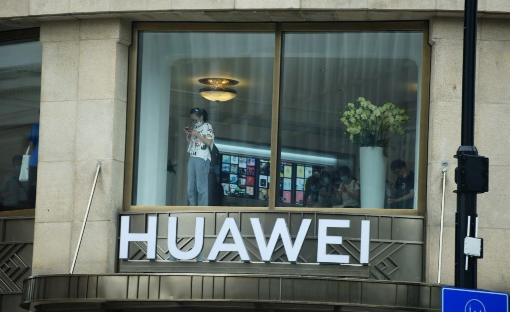 Huawei on List of 20 Chinese Companies That Pentagon Says Are Controlled by People’s Liberation Army thumbnail