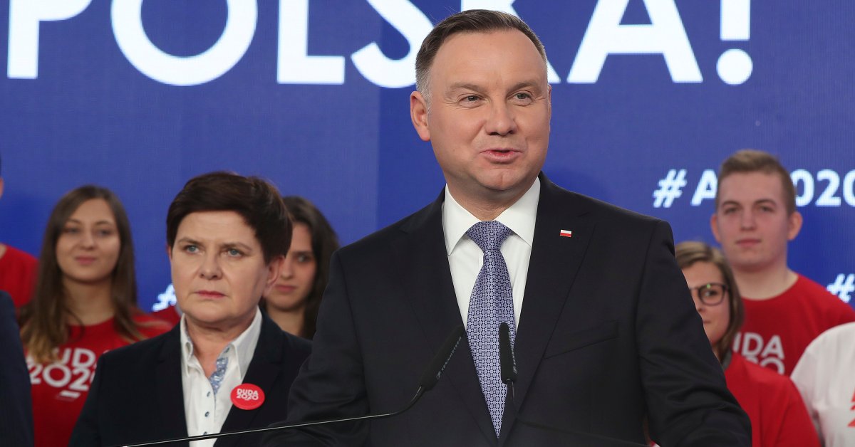 Президент Польши называет «ЛГБТ-идеологию» более вредной, чем коммунизм thumbnail