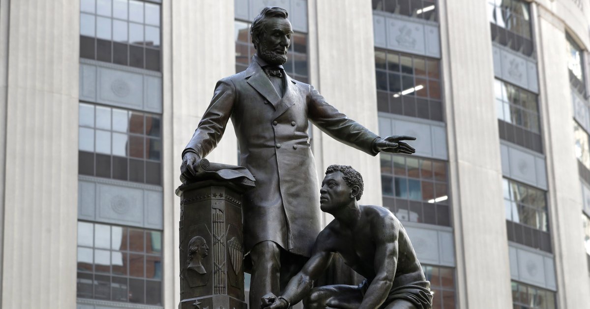 Бостон уберет статую раба на коленях перед Линкольном после жалоб thumbnail
