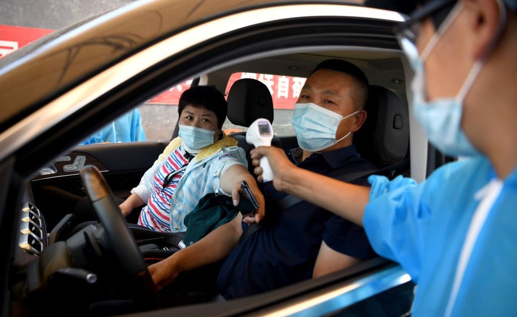 Последняя вспышка коронавируса в Китае подчеркивает сохраняющуюся угрозу thumbnail