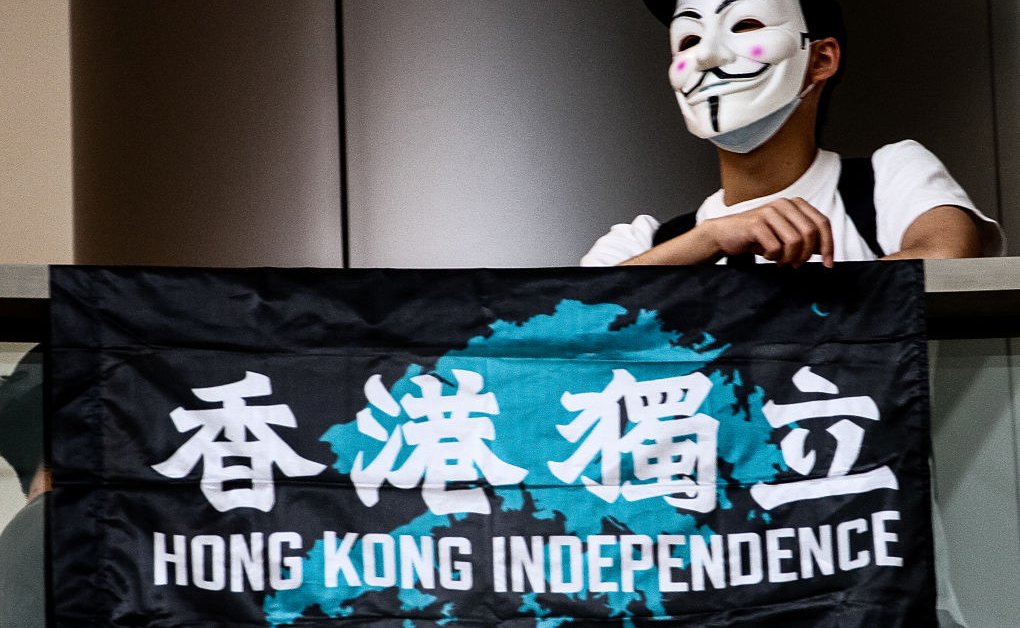 Спустя год после начала протестов в Гонконге разочарованные сторонники жесткой линии призывают к независимости thumbnail