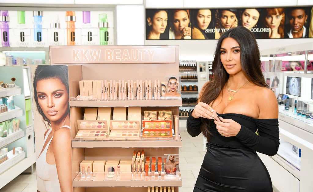 Бренд красоты Kim Kardashian West оценен в 1 миллиард долларов после продажи доли thumbnail