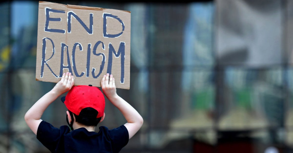 Женщина Миссури побуждает Merriam-Webster пересмотреть «расизм» thumbnail
