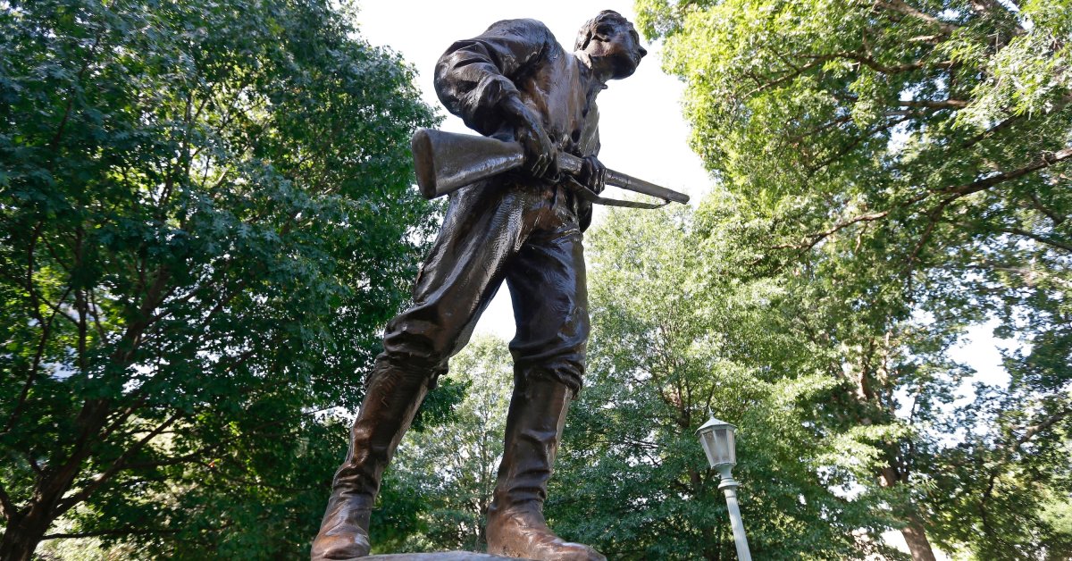 Губернатор Северной Каролины распорядился убрать статуи Конфедерации, ссылаясь на соображения общественной безопасности thumbnail