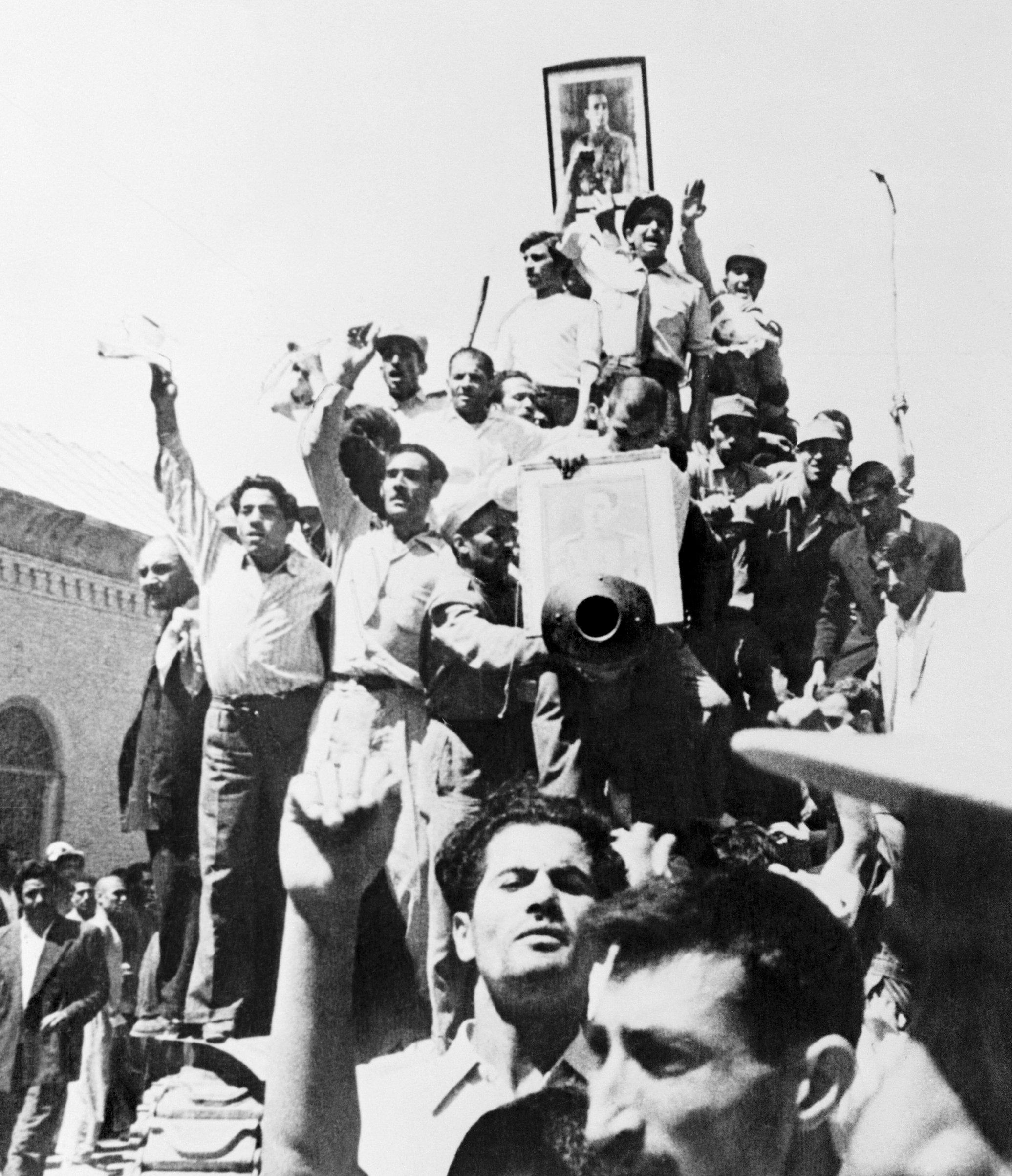 A portrait of the Shah is carried atop an Iranian Army tank patrolling the streets of Teheran after the coup that overthrew the regime of Premier Mohammed Mossadegh in 1953. (Bettmann Archive/Getty Images)