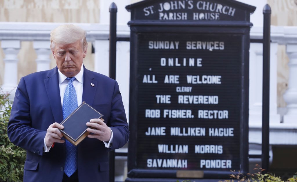 Большой момент президента Трампа перед церковью показывает, что он упустил суть протестов thumbnail