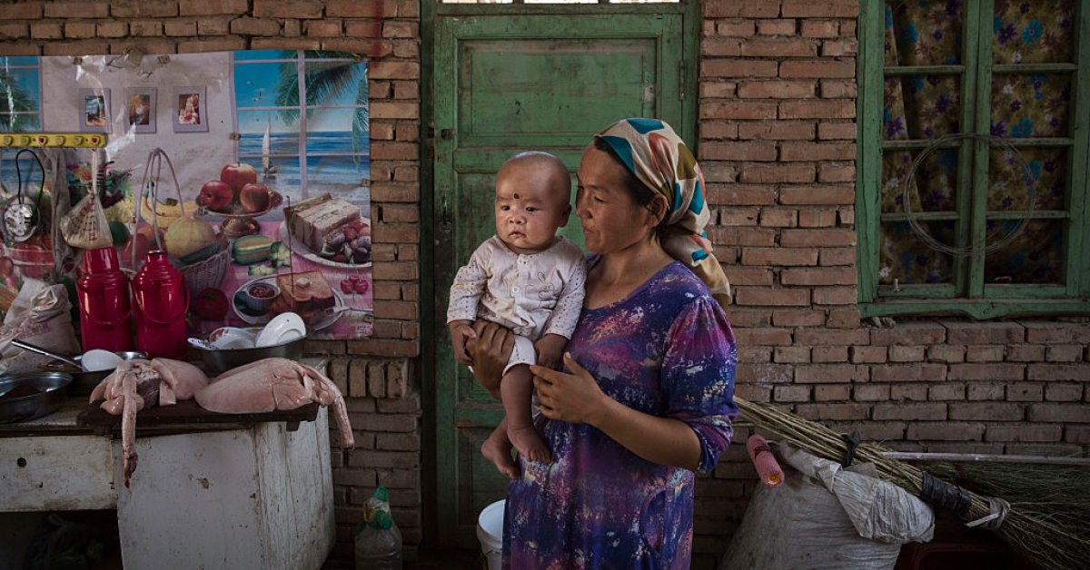 Политики призывают США ввести в Китай контроль над рождаемостью уйгуров thumbnail