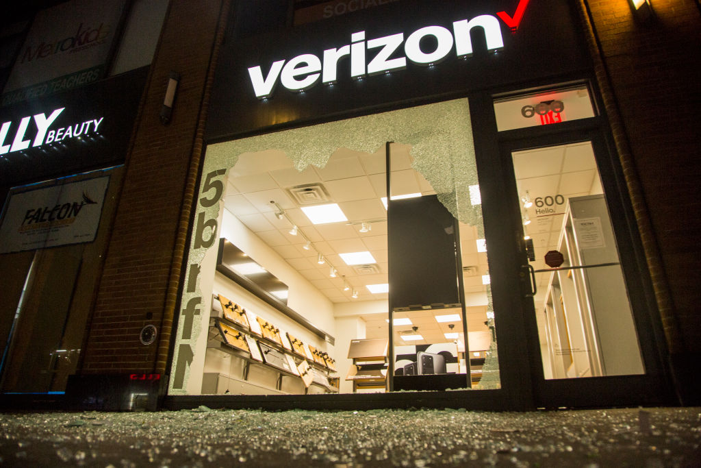 A Verizon store is seen damaged during a night of protests and vandalism over the death of George Floyd on June 1, 2020 in New York. (Pablo Monsalve—VIEWpress via Getty Images)