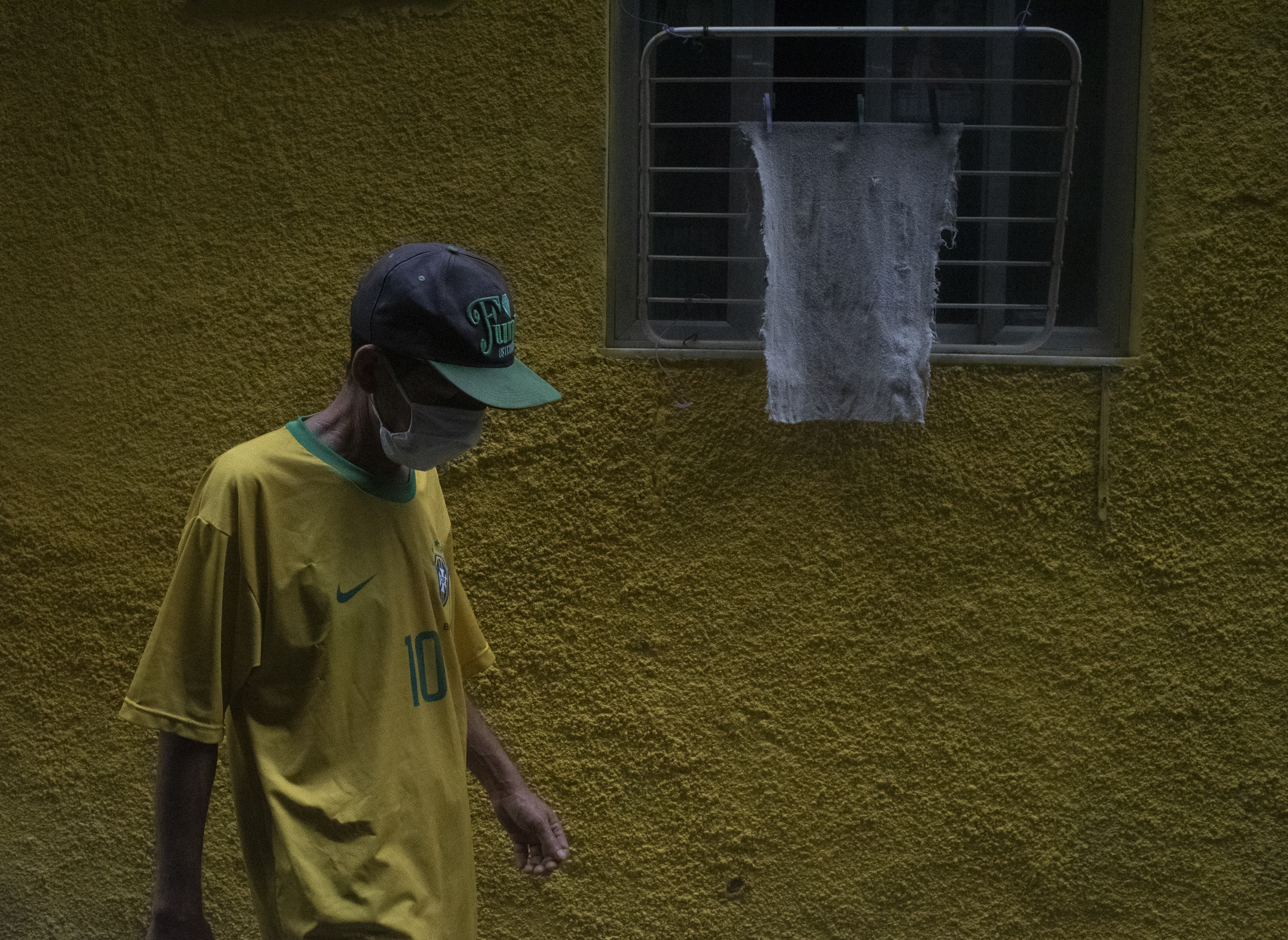 A Rocinha favela resident in Rio de Janeiro, Brazil, on May 27, 2020 during the COVID-19 pandemic. (Fabio Teixeira –NurPhoto/GettyImages)