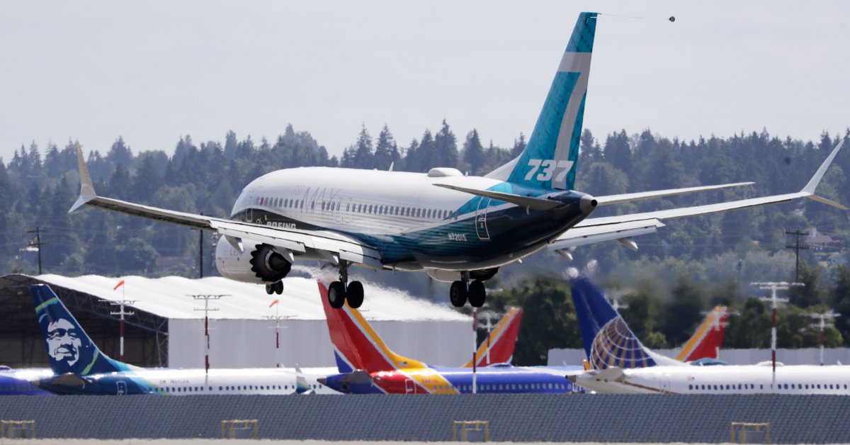 В правительственном отчете говорится, что Boeing потерпел неудачу в раскрытии ключевых изменений 737 Max Jet thumbnail
