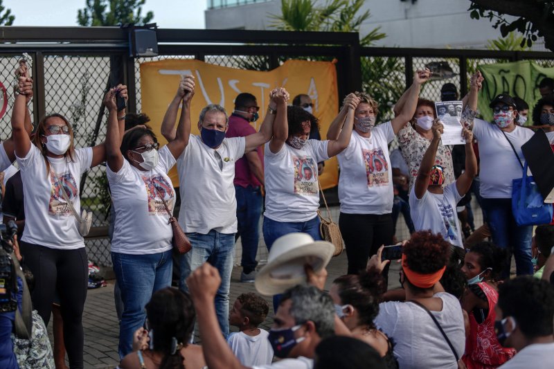 People demonstrate and demand justice for the death of five-year-old Miguel Otavio Santana da Silva, in Recife, Pernambuco State, northeastern Brazil, on June 5, 2020.