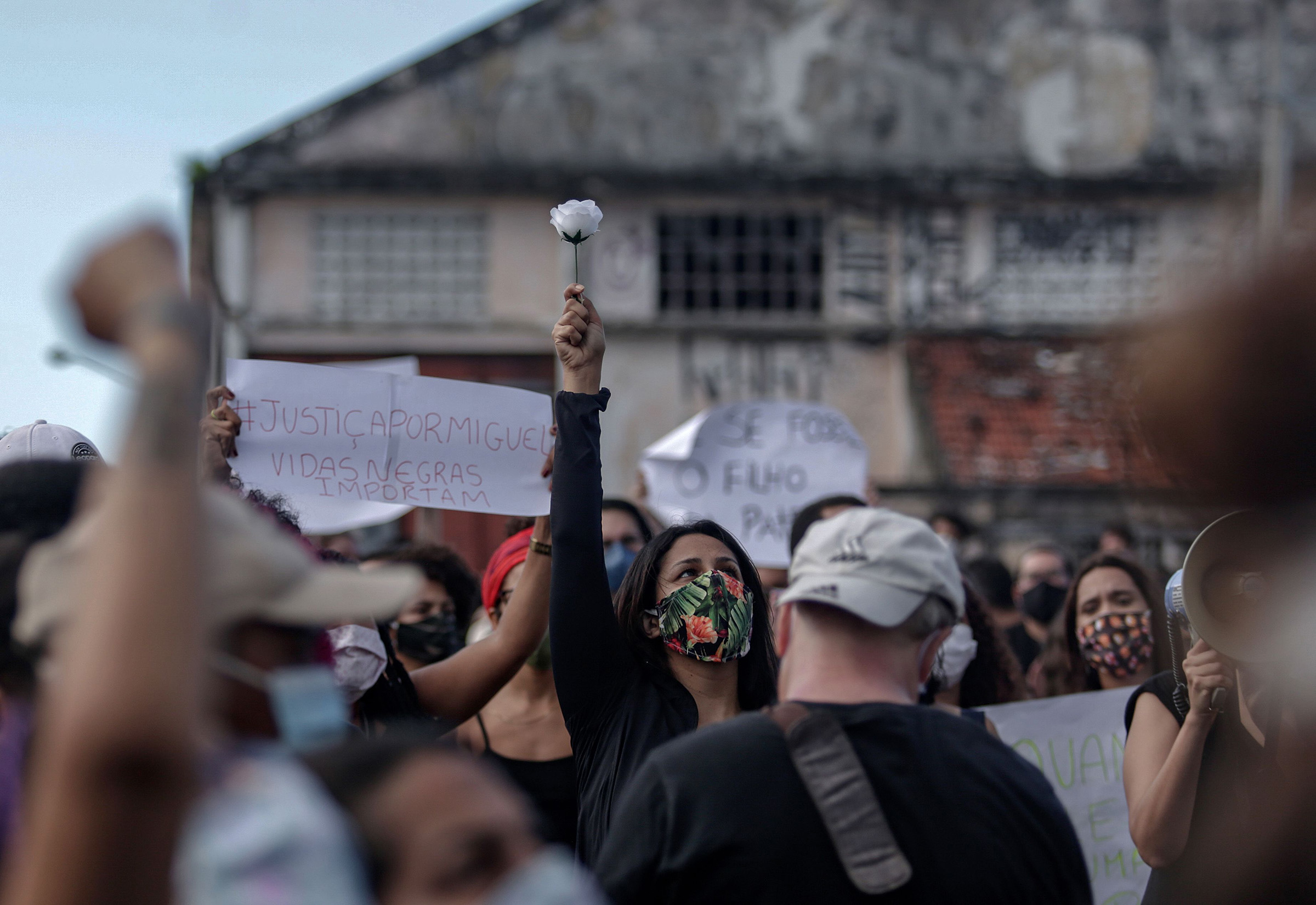 People demonstrate and demand justice for the death of five-year-old Miguel Otavio Santana da Silva, in Recife, Pernambuco State, northeastern Brazil, on June 5, 2020. (Leo Malafaia—AFP via Getty Images)