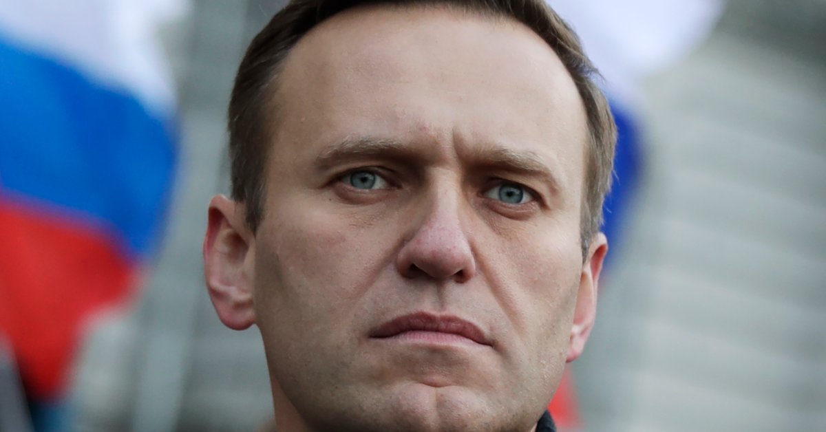 Russian Opposition Politician Alexei Navalny Has Been Poisoned and Is in Intensive Care thumbnail