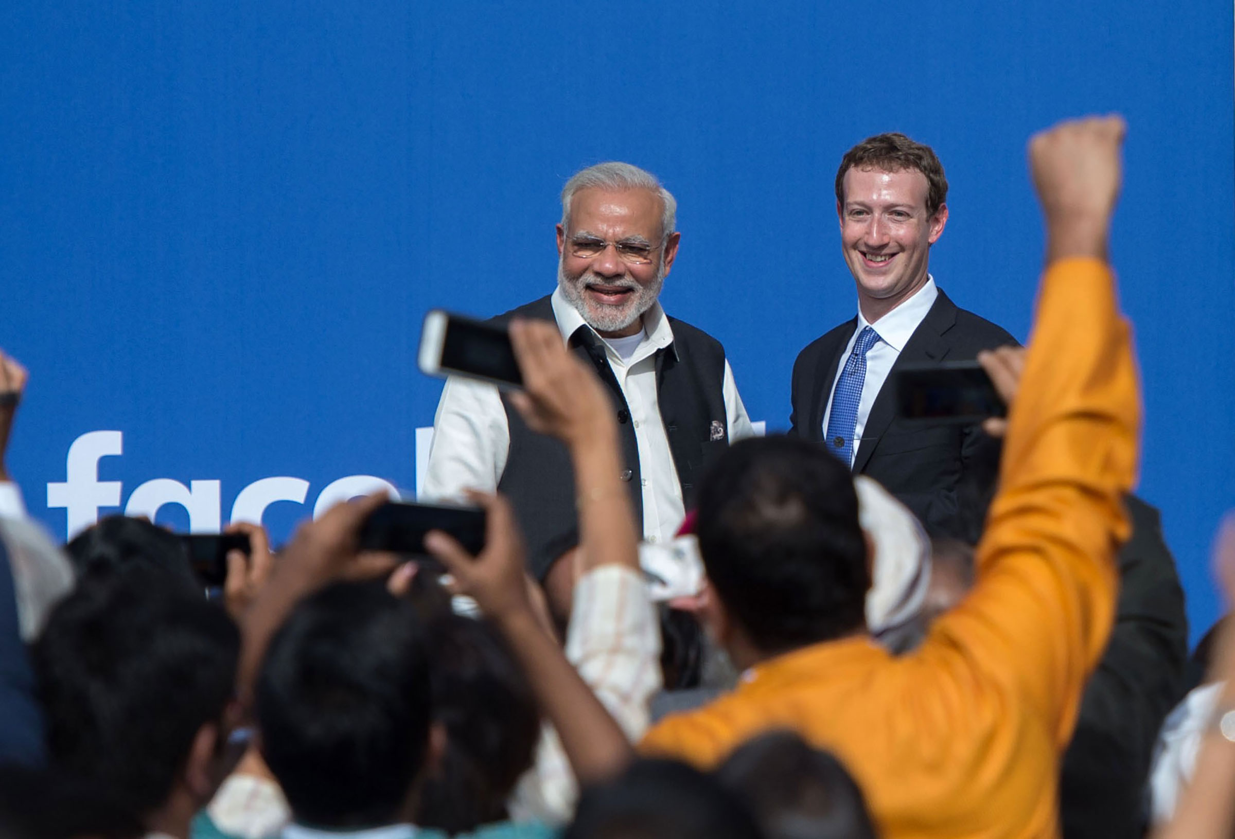 Indian Prime Minister Narendra Modi and Facebook CEO Mark Zuckerberg attend a meeting at Facebook headquarters in Menlo Park, California, on September 27, 2015. (Susana Bates—AFP/Getty Images)