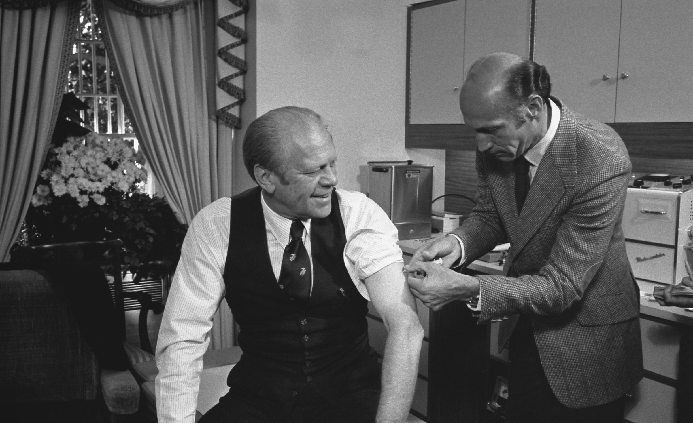 President Gerald Ford is injected with a swine flu inoculation by White House physician Dr. William Lukash, in Washington, D.C., Oct. 14, 1976. (David Hume Kennerly—Gerald R Ford Library/PhotoQuest/Getty Images)