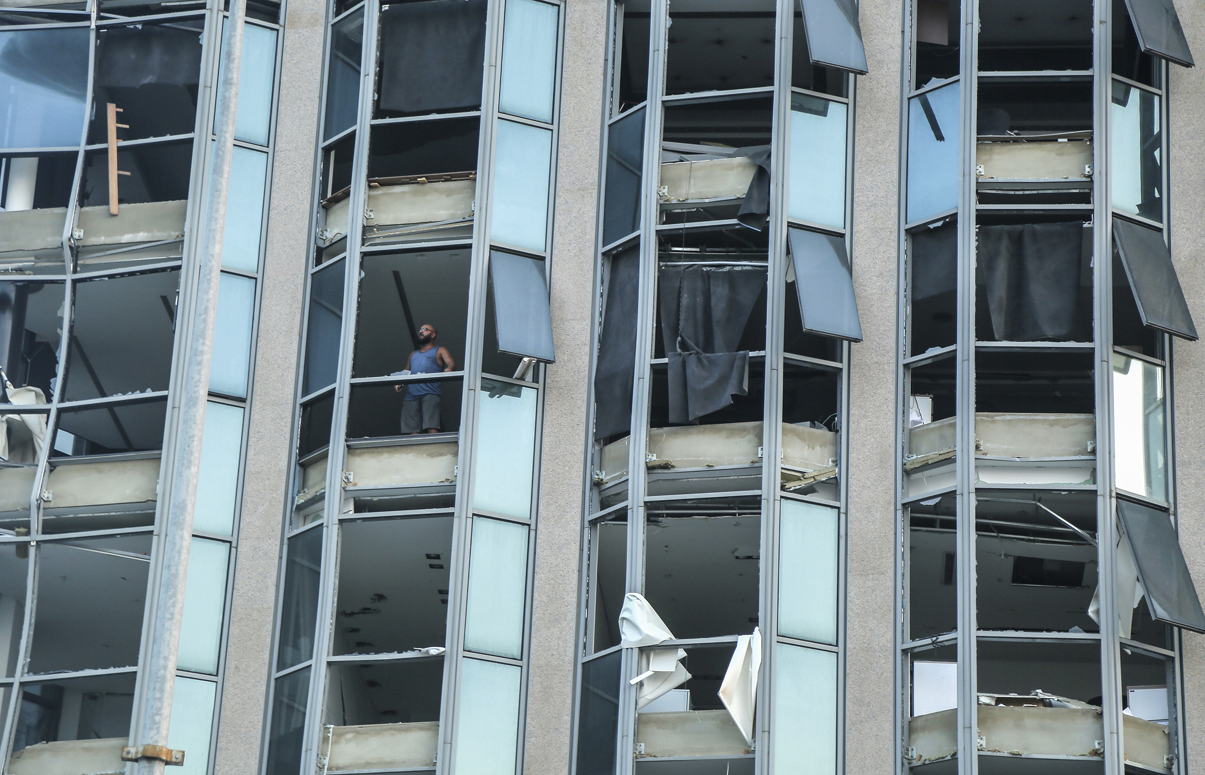 The facade of a building is shattered following a massive explosion in Beirut's port. (Marwan Naamani—picture-alliance)