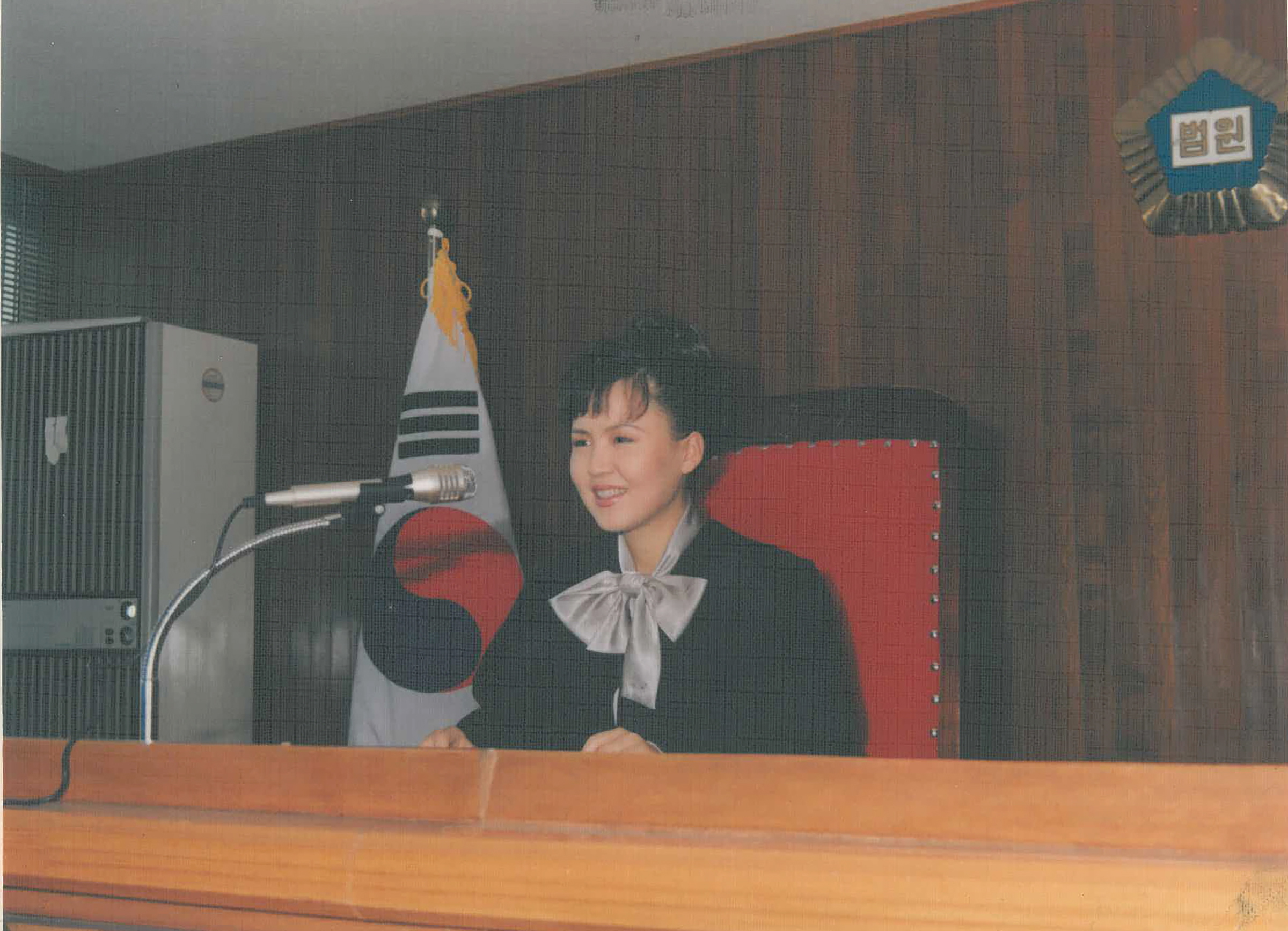 Lee working as a judge in the 90s in Seoul