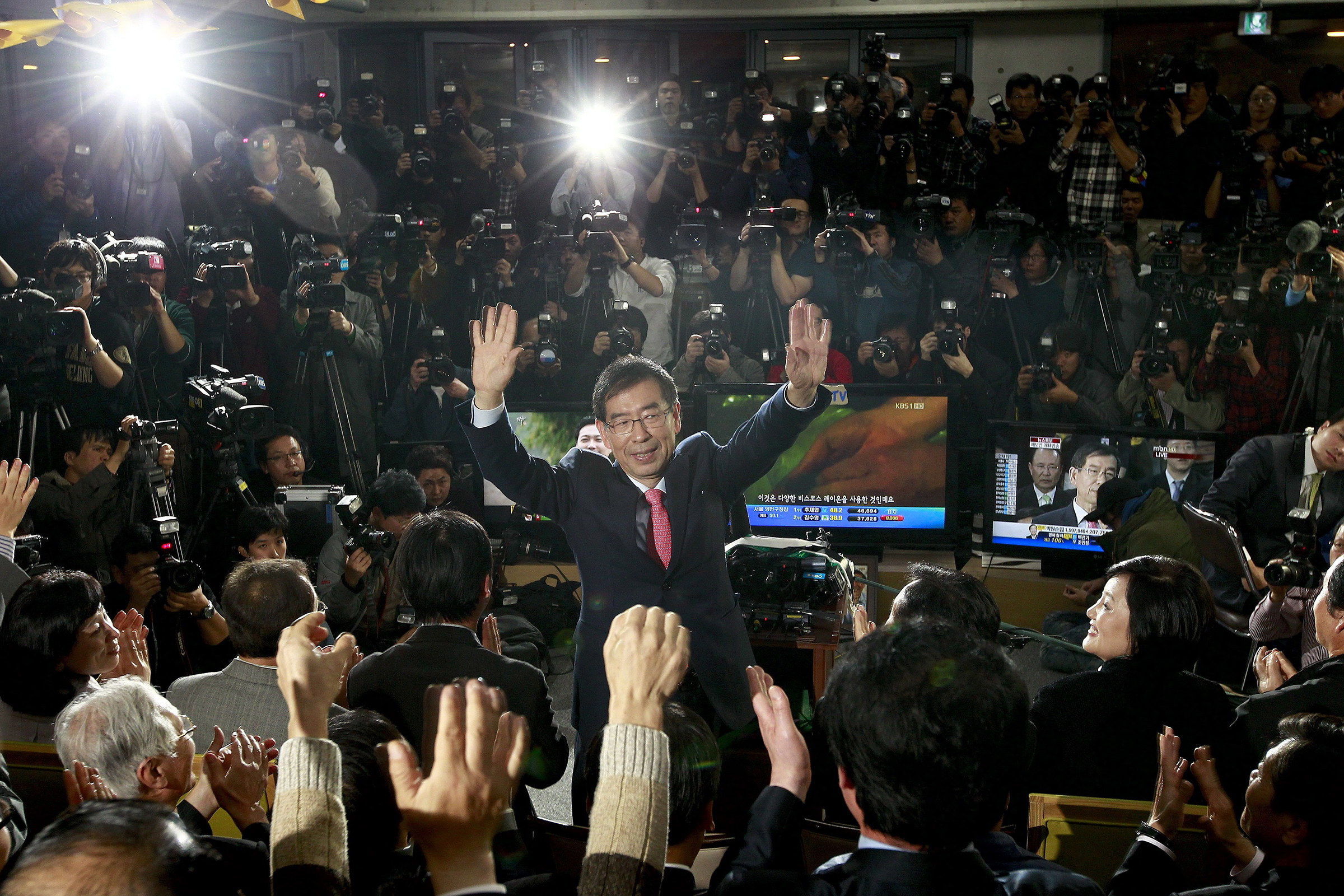 Park Won-soon celebrates with supporters after being elected Mayor of Seoul on Oct. 27, 2011