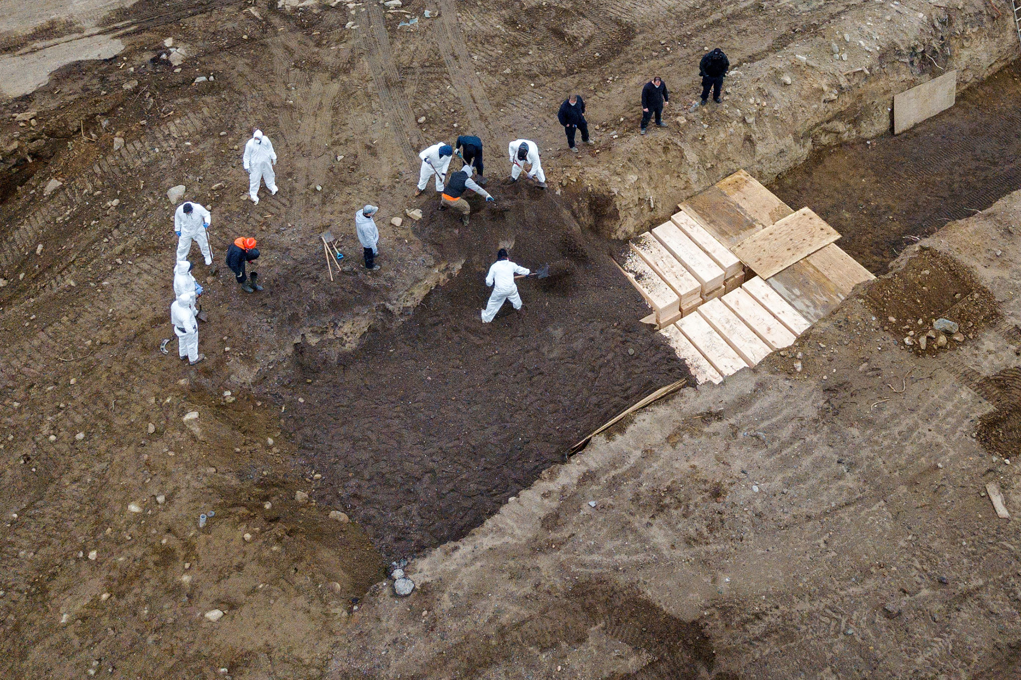 Bodies are buried on New York's Hart Island amid the coronavirus outbreak in New York City, on Apr. 9, 2020. (Lucas Jackson–REUTERS)