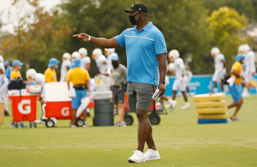 Head Coach Anthony Lynn works with players of the Los Angeles Chargers football team during practice at the Hammett Sports Complex in Costa Mesa on Monday Aug. 17, 2020 in preparation for the 2020 NFL season.  (Al Seib / Los Angeles Times (Al Seib–Los Angeles Times/Getty Images)