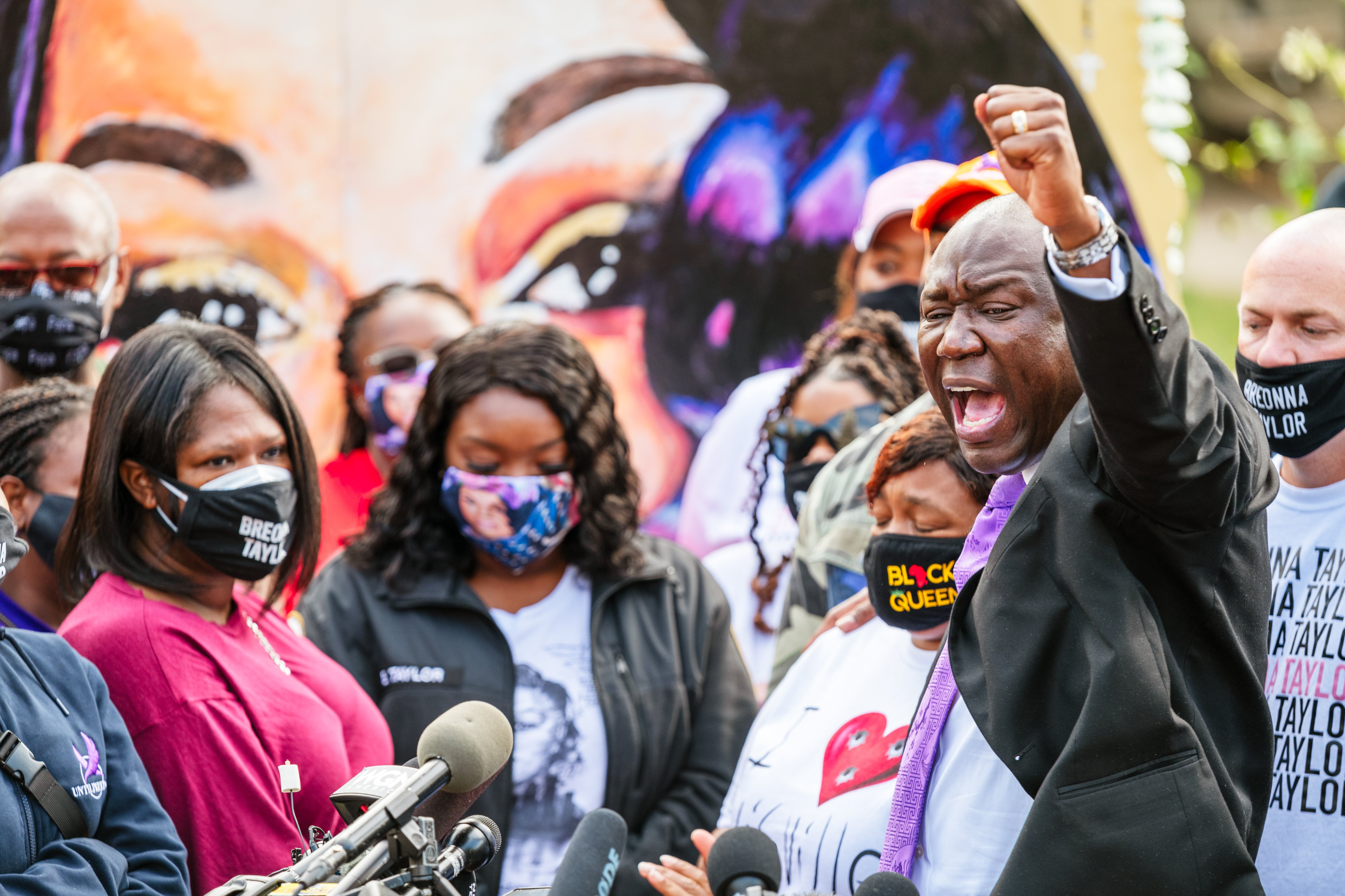 Attorney Ben Crump (R) leads a chant during a press conference on Sept 25, 2020 in Louisville, Kentucky. (Jon Cherry—Getty Images)