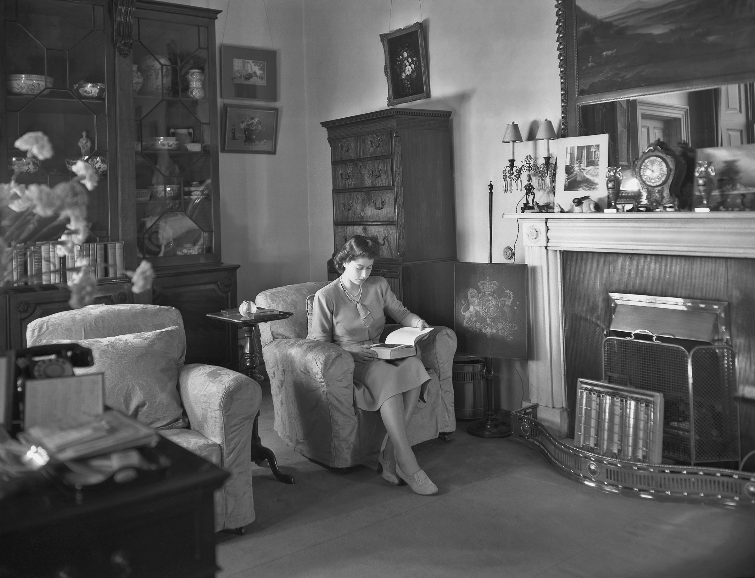Princess Elizabeth reading a book in Buckingham Palace on July 19, 1946. (Lisa Sheridan—Studio Lisa/Getty Images)