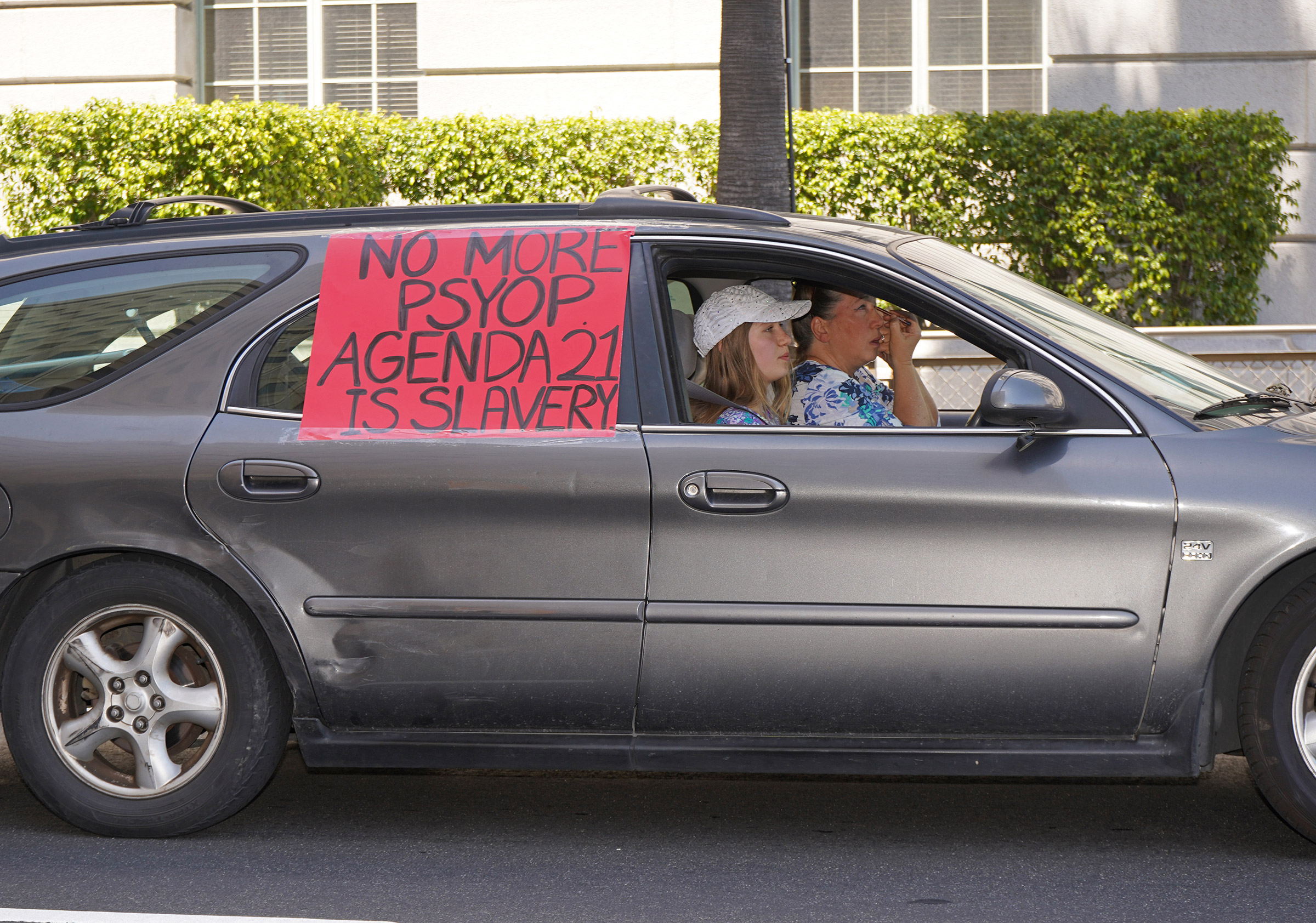 Protesters at an anti-lockdown protest in Downtown Los Angeles, July 13, 2020. (Jamie Lee Curtis Taete)