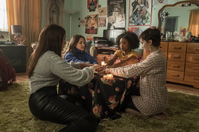 Zoey Luna, Gideon Adlon, Lovie Simone and Cailee Spaeny performing a ritual in 'The Craft: Legacy'