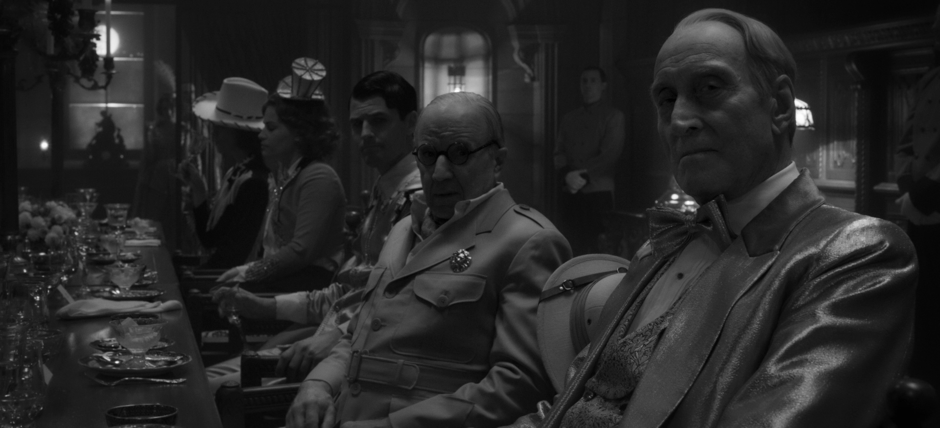 Arliss Howard as Louis B. Mayer and Charles Dance as William Randolph Hearst in 'Mank'