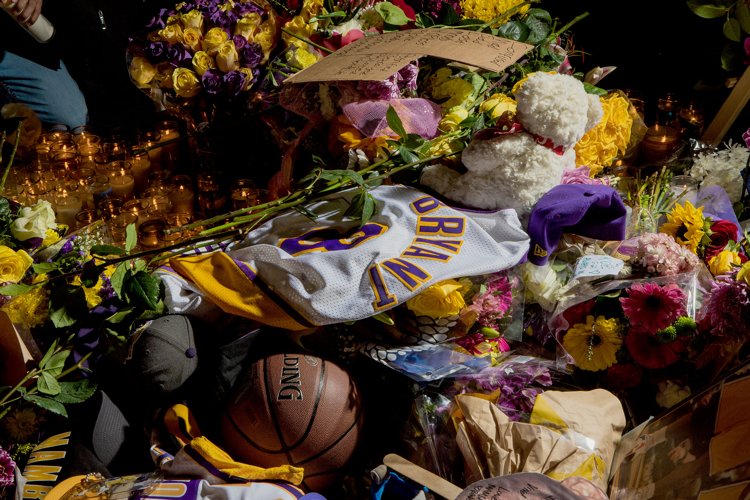 Hundreds of fans gathered near Staples Center in Los Angeles on Sunday to mourn the death of Kobe Bryant, who died in a helicopter crash in Calabasas, along with eight others, including his daughter Gianna, 13.