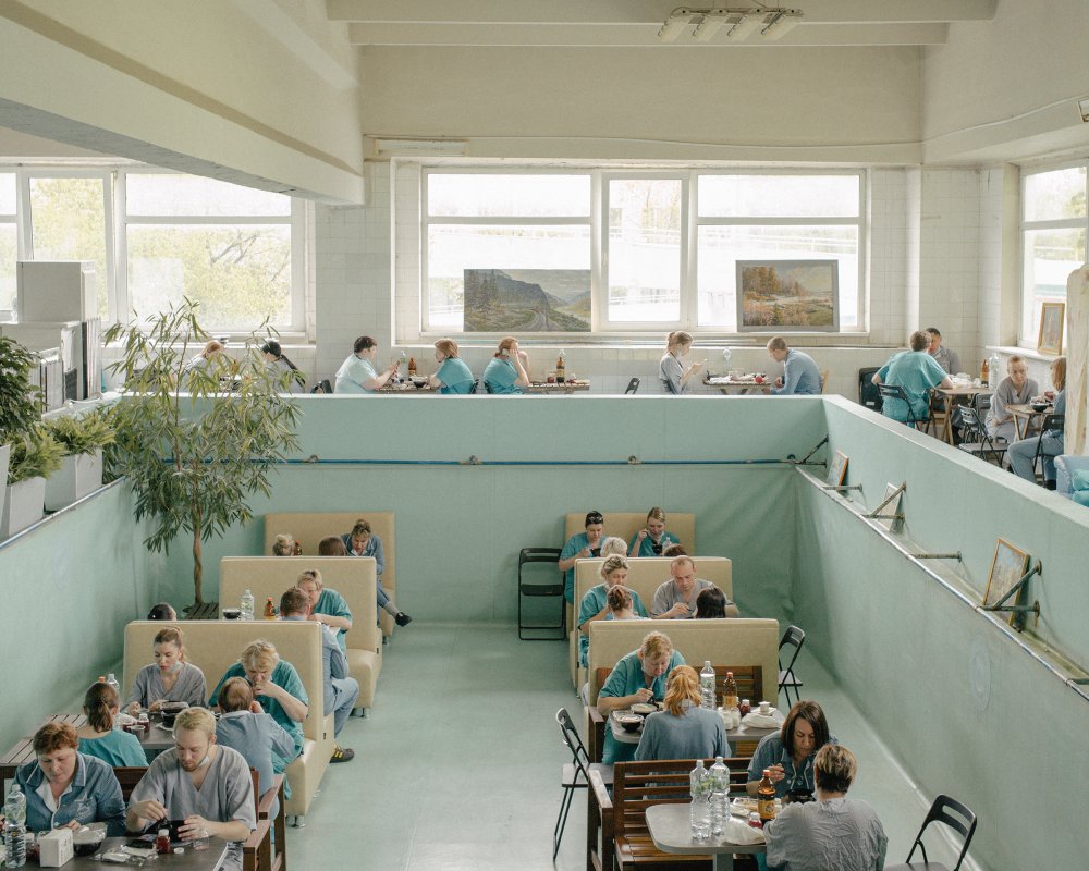 A drained indoor pool was converted into a dining area at Moscow's Hospital No. 15.