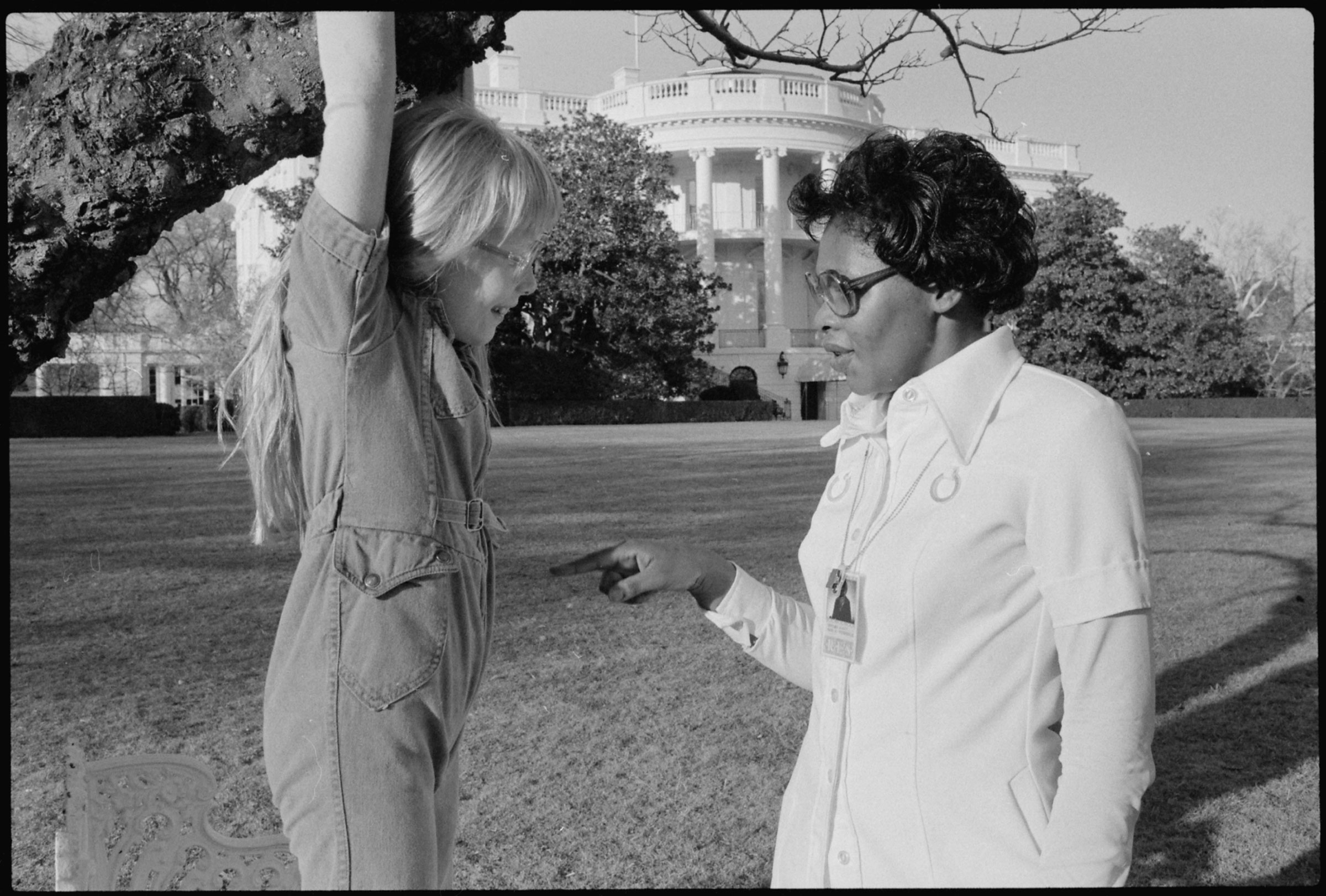 Amy Carter playing on the White House grounds with Mary Prince. (National Archives and Records Administration/Wiki Commons)