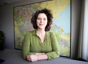 Marieke van Doorninck, teniente de alcalde de sostenibilidad, está tratando de hacer de Ámsterdam una "ciudad de donas"