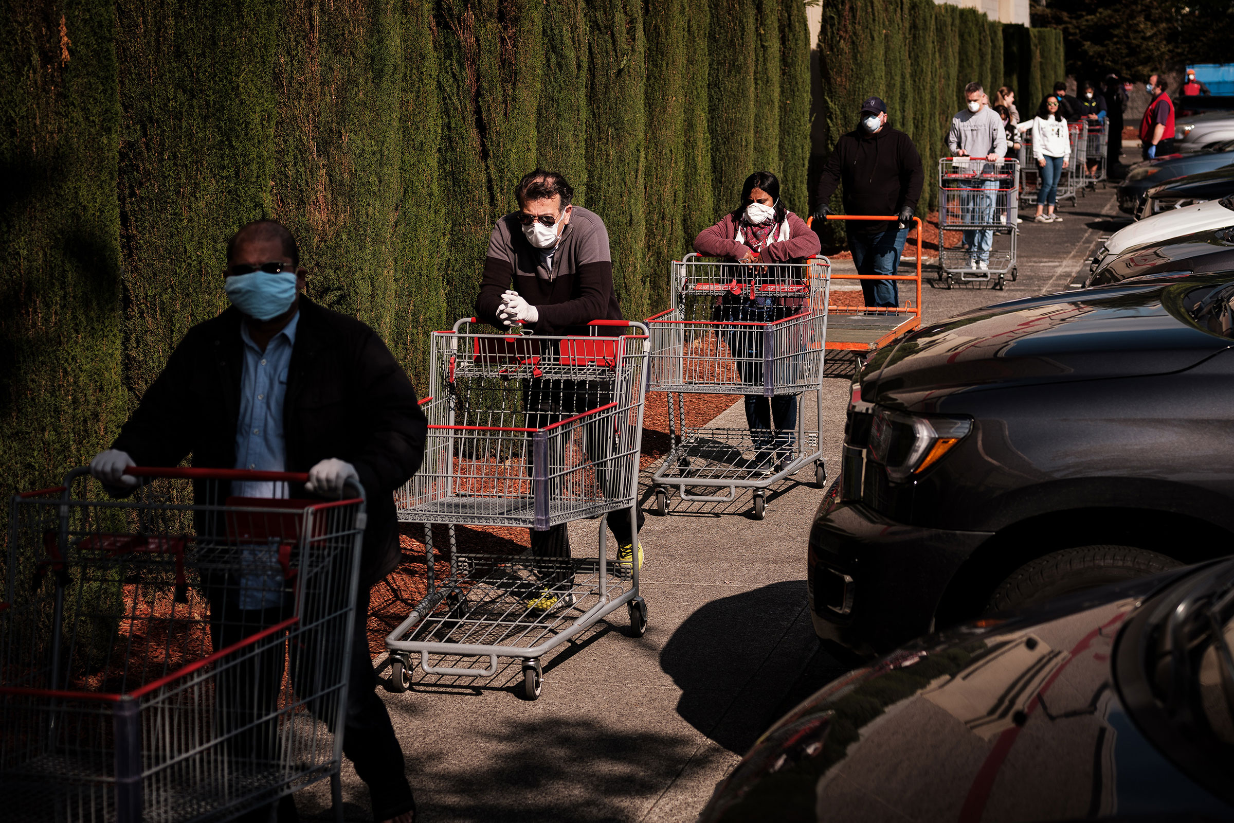 People line up outside a grocery store in Livermore, Calif. on April 10, 2020. (Max Whittaker/The New York Times)