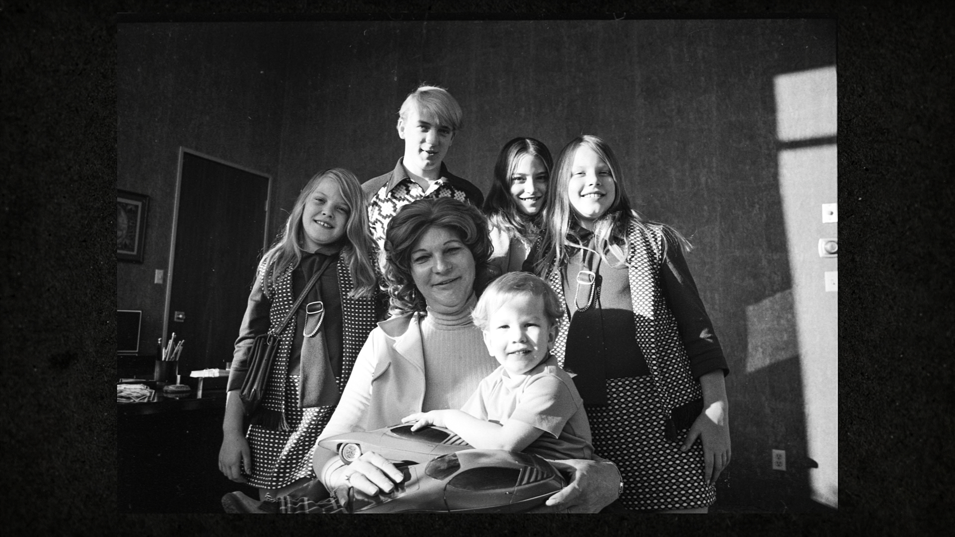 Elizabeth Carmichael with her family (Courtesy HBO)