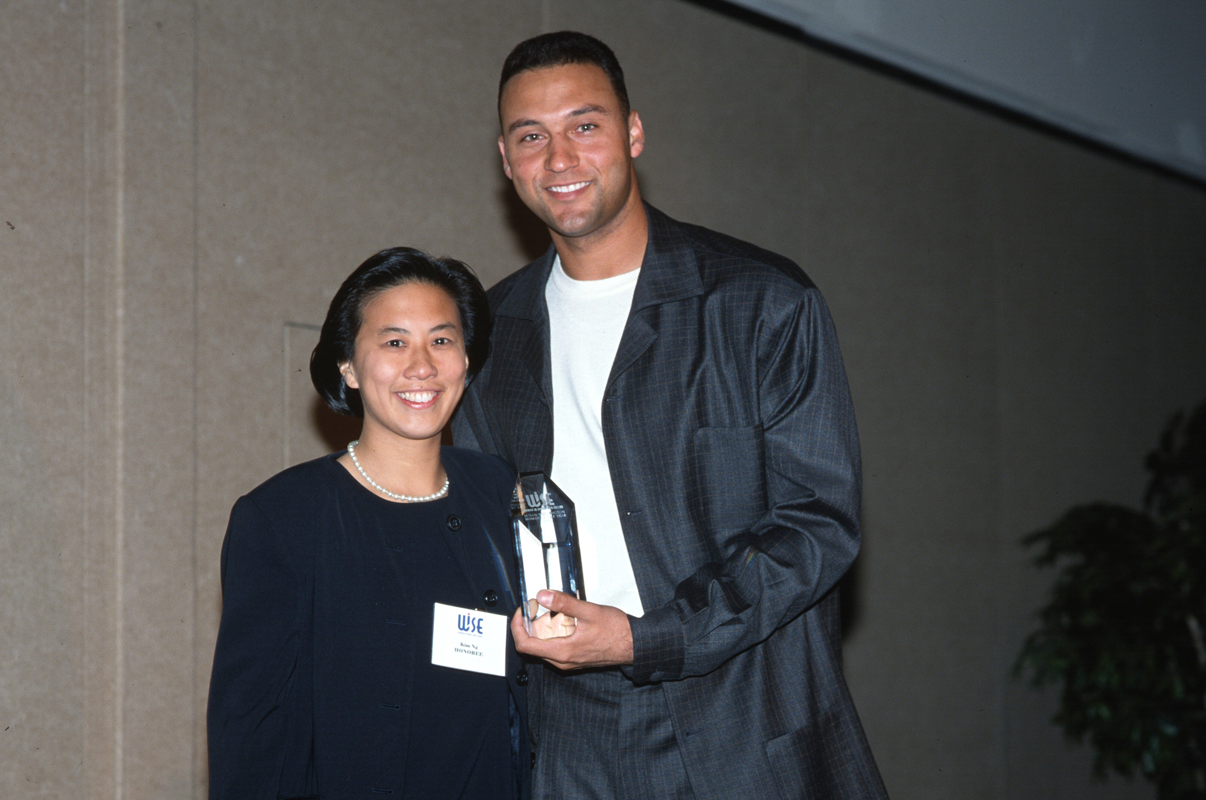 Ng receiving an award from Derek Jeter in 2000