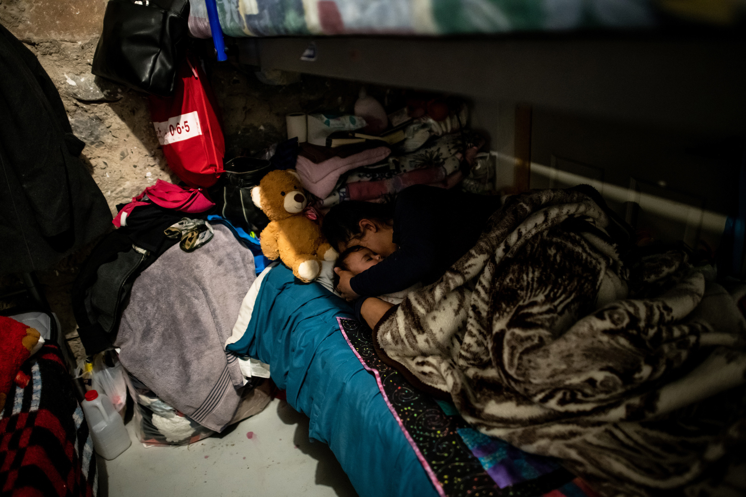 Xiomara lays down with her baby in one of the dormitories. (Meridith Kohut for TIME)