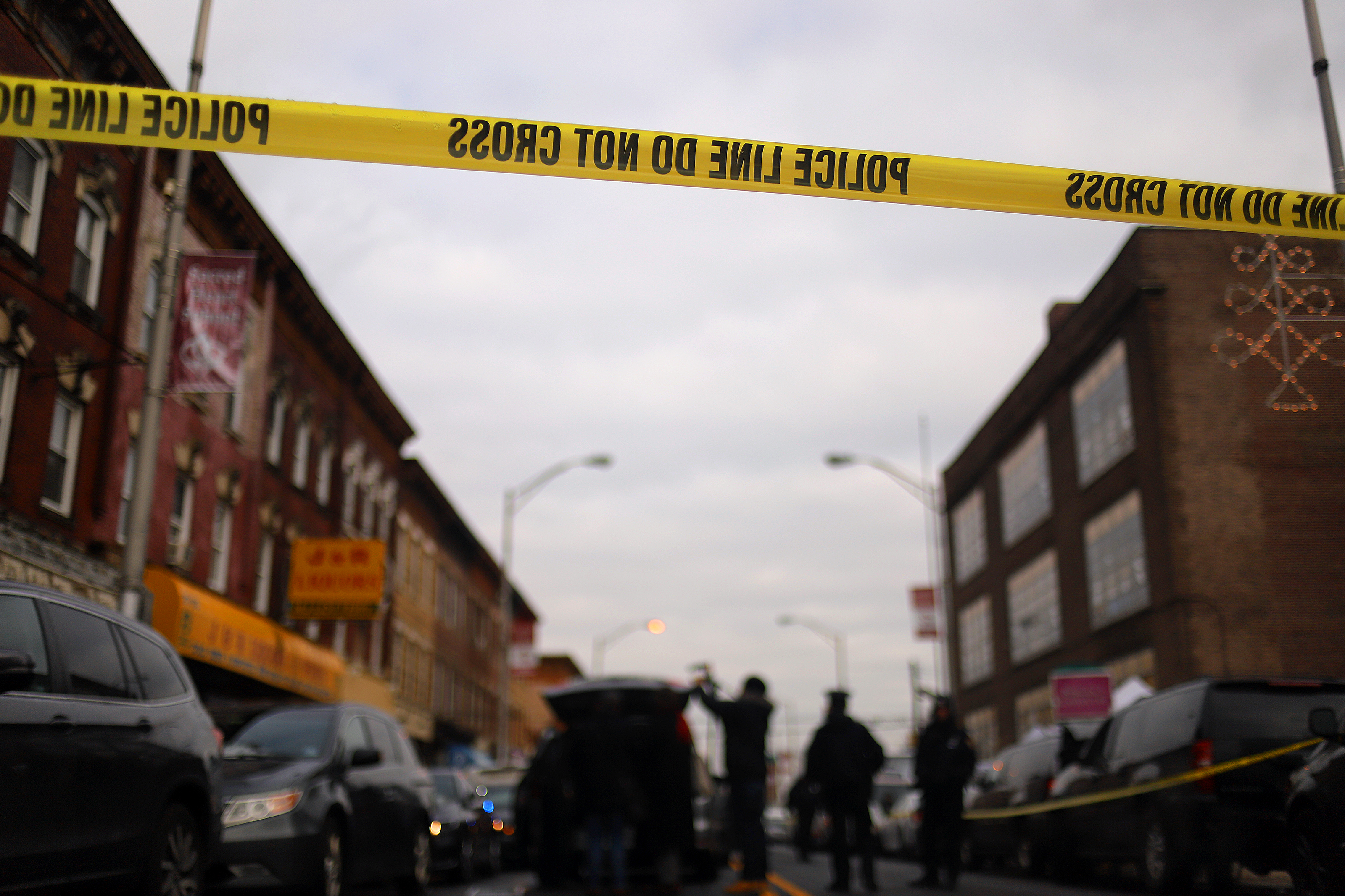 Recovery and clean up crews arrive to the JC Kosher Supermarket in the aftermath of a mass shooting on Dec. 11, 2019 in Jersey City, New Jersey. (Rick Loomis—Getty Images)