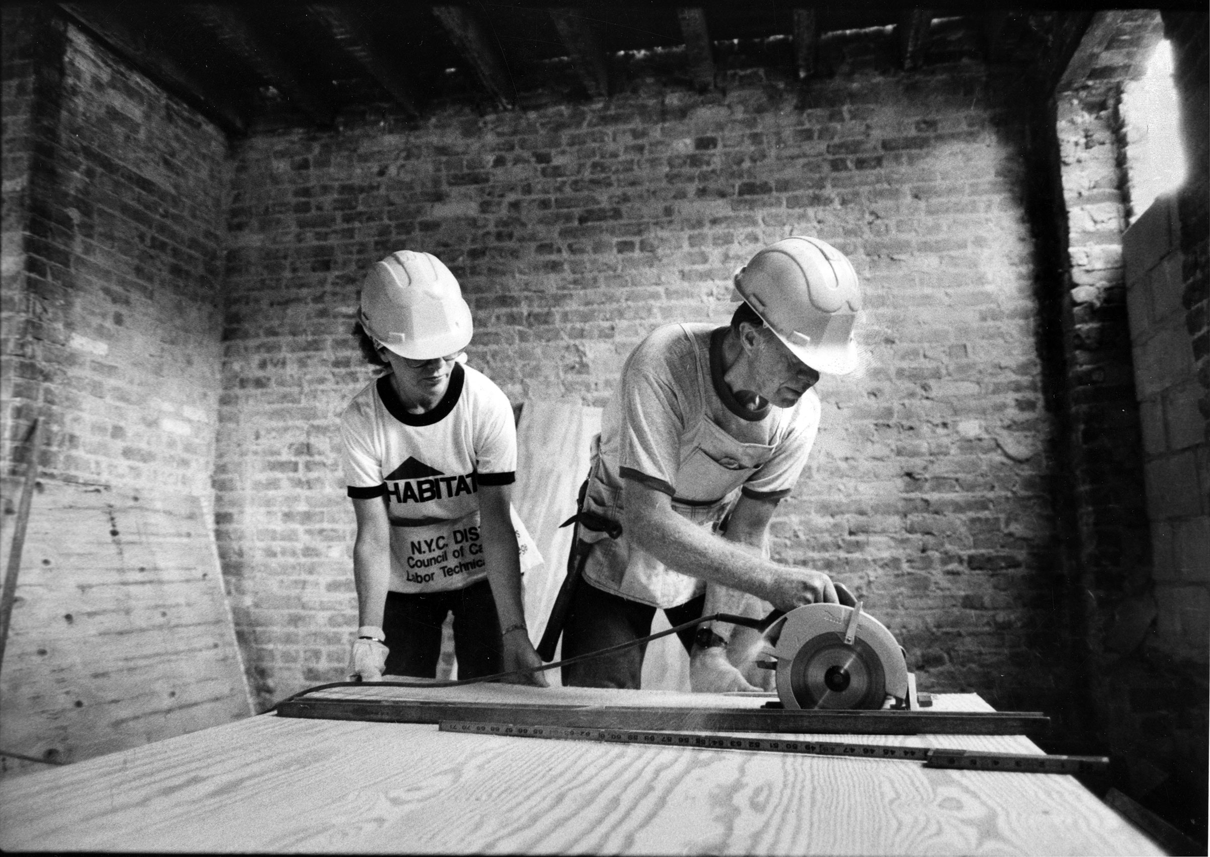 Jimmy and Rosalynn Carter working on a building renovation for Project Habitat for Humanity on the Lower East Side, NY in 1984.