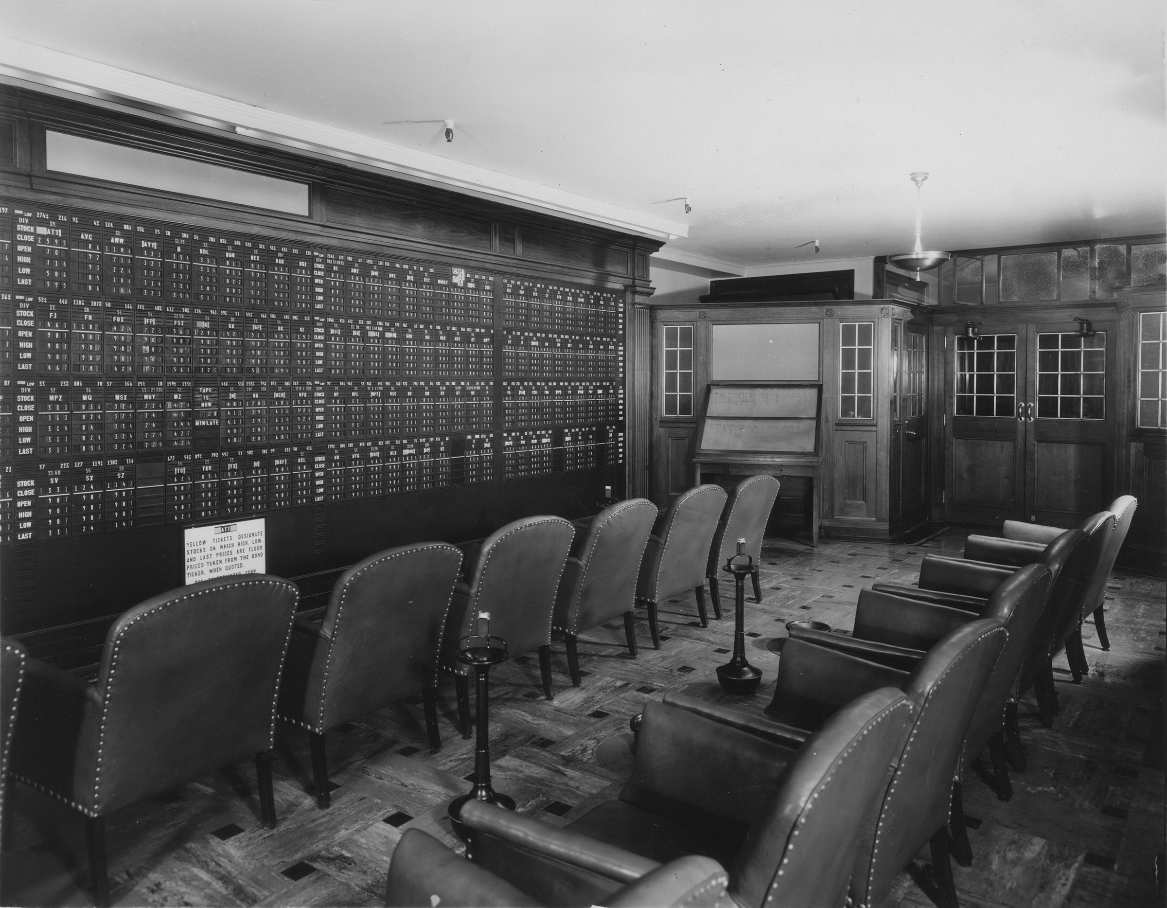 Brokerage Office in the Empire State Building, between 1931 and 1938.