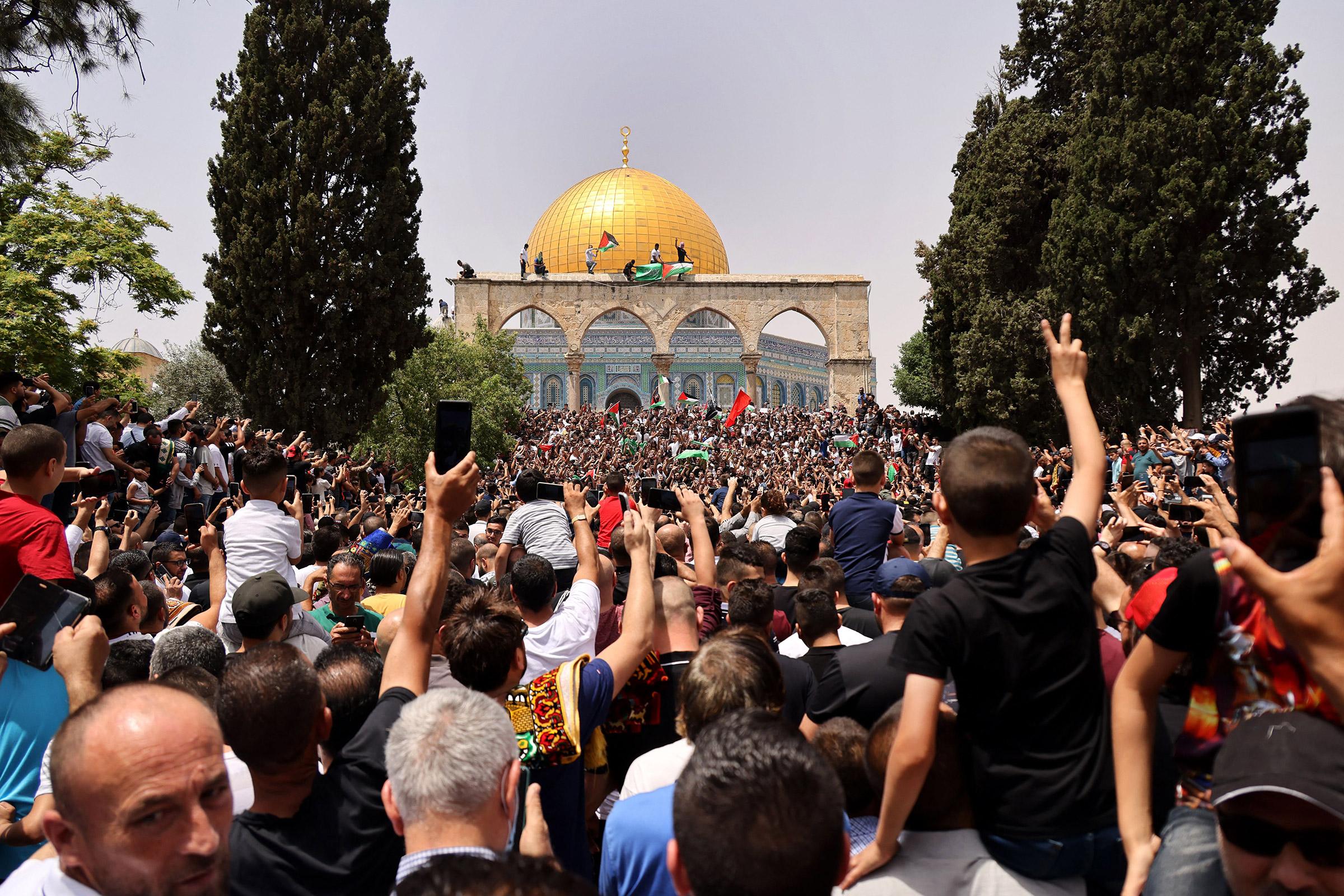 Palestinian Muslim worshippers gather at Al-Aqsa mosque compound in Jerusalem on May 21, 2021.