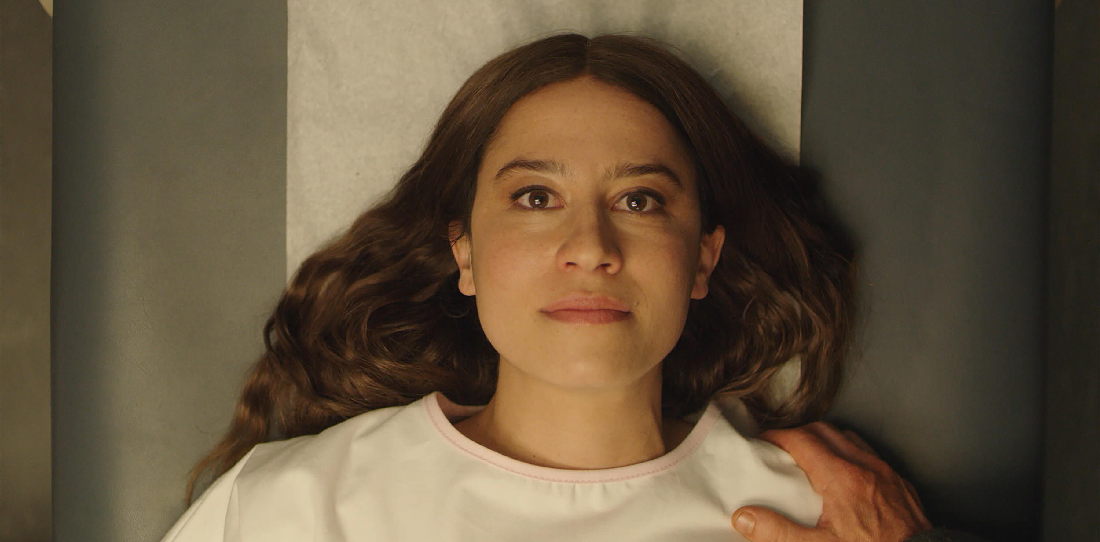 Ilana Glazer plays a mom-to-be in 'False Positive' (HULU—2021 Hulu)